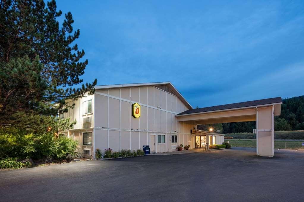 Super 8 By Wyndham St. Regis Hotell Eksteriør bilde